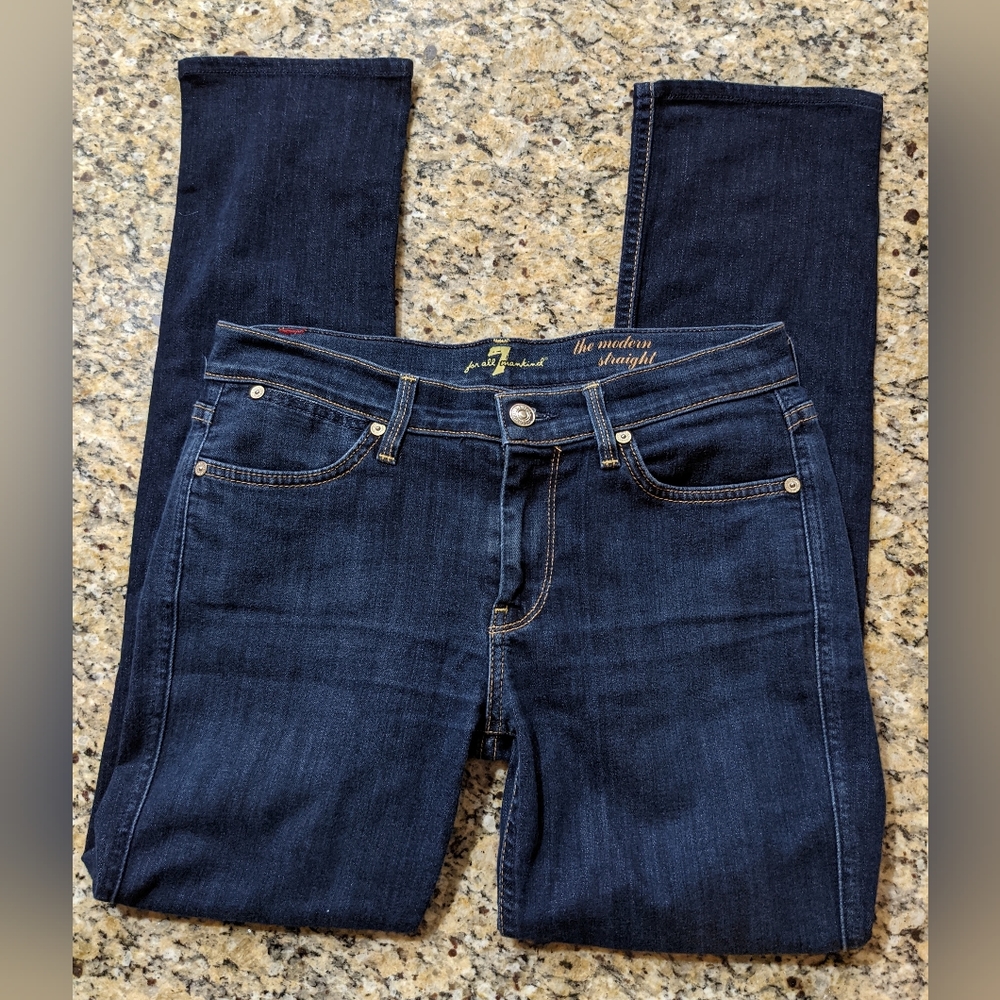 EUC 7 For All Mankind Medium Wash Straight Leg Jeans Size 28